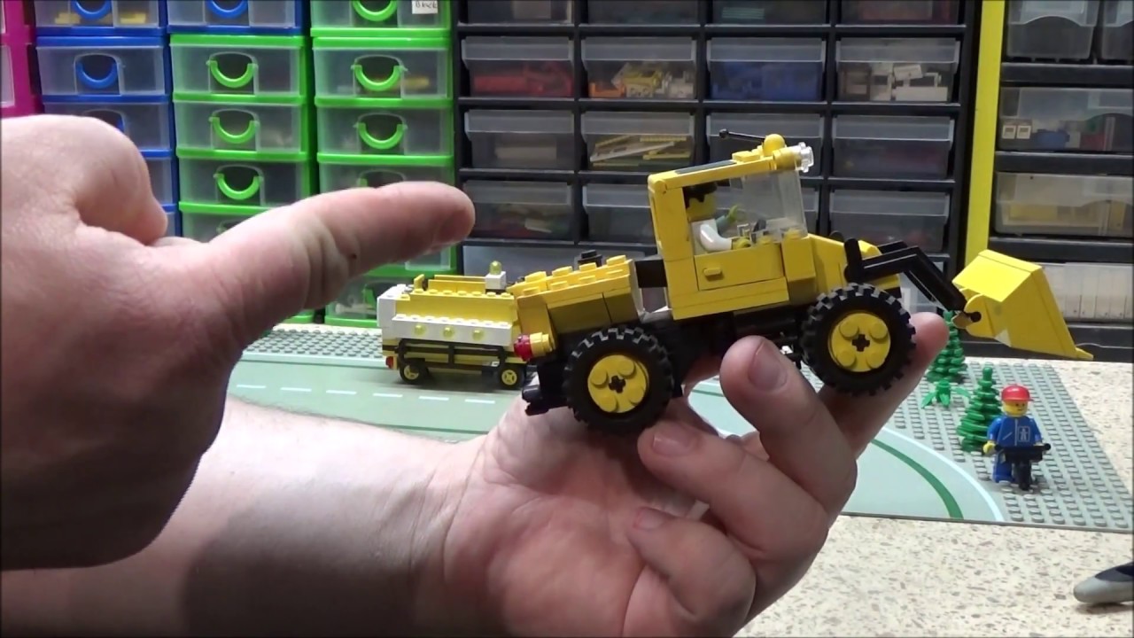 Vintage Lego Set Review: 6481 Light & Sound Construction Crew.