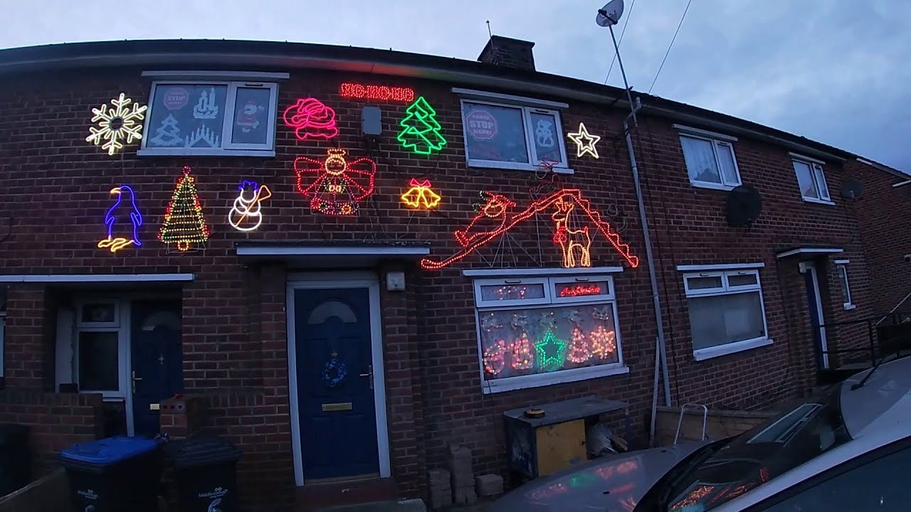 Putting Up The Outdoor Christmas Lights Vlog (1st December 2020)
