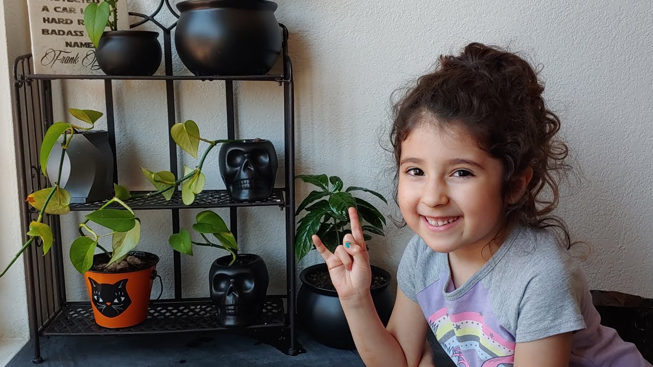Spooky Halloween Planters - A Sunday DIY vlog with my Lizzy Monster!