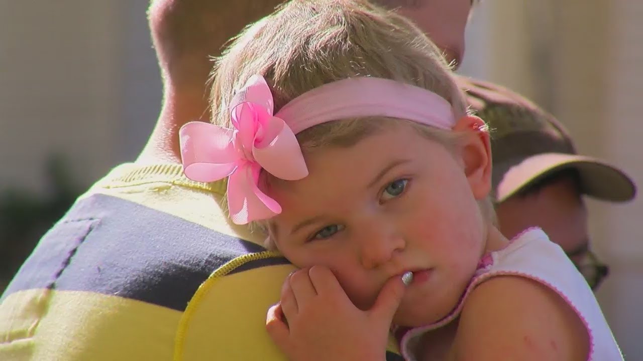 4-Year-Old Girl, Now Cancer-Free, Finally Meets Her Garbage-Men Friends