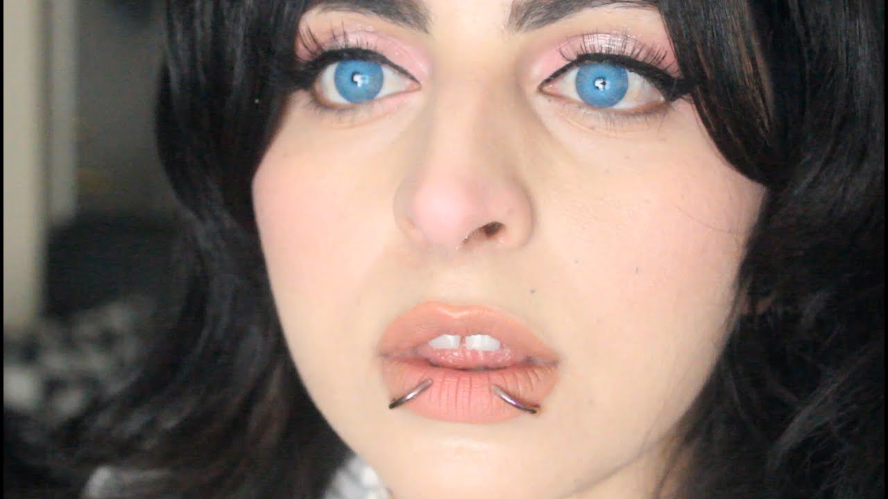NEW YORK BLUE CONTACT LENS (TRENDING)