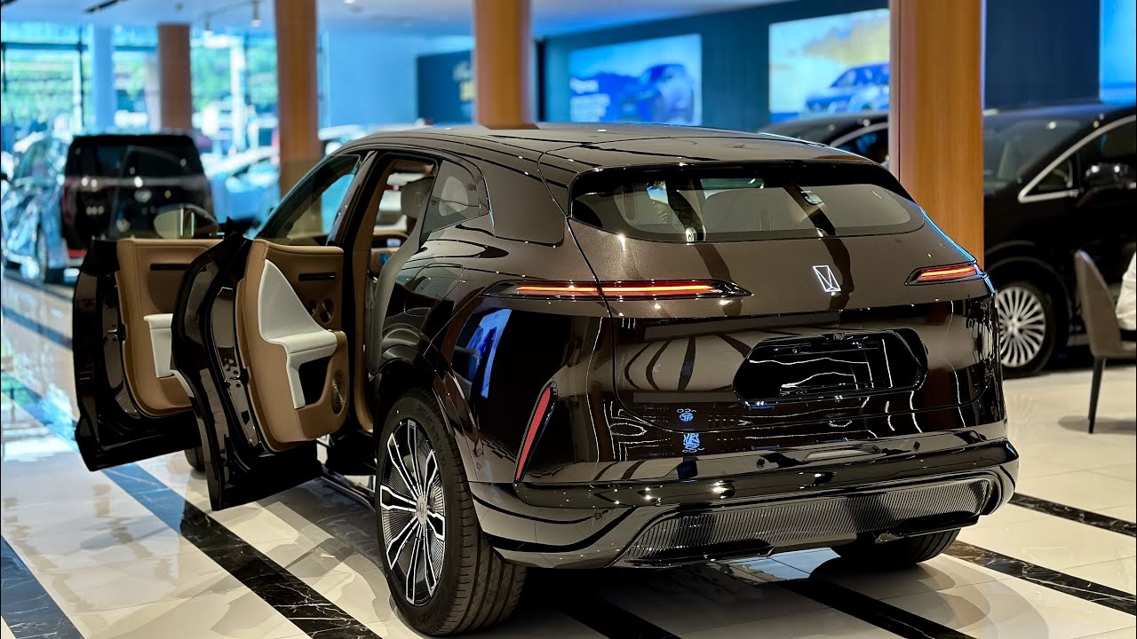 2024 AVATR 07 - Luxury RWD Max REEV Compact SUV (Dark Oak Color)