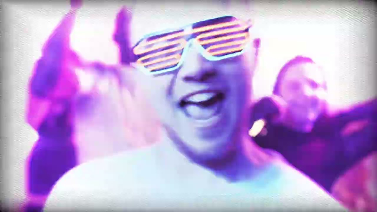 Rudolf r&oslash;d Vi kj&oslash;rer p&aring; med julebass - DJ cohrz