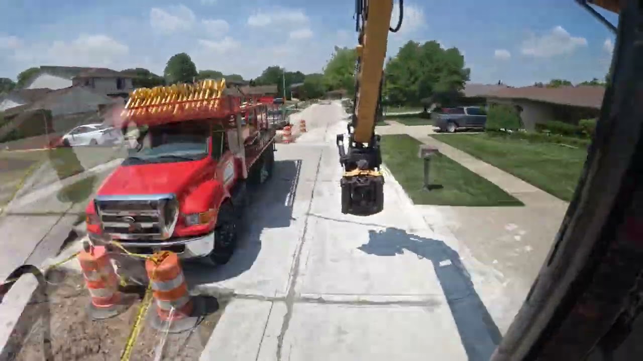 Caterpillar M317F Concrete Removal, Engcon Tiltrotator