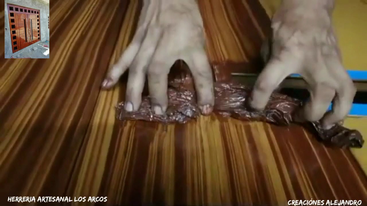 Como pintar una puerta de herrería en color Madera con beteador poco común