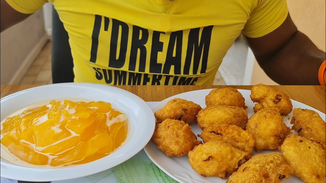 MukBang: Eating Akara (beans cakes) with Custard 🍮 ,Torte di fagioli fritti con crema pasticcera😋