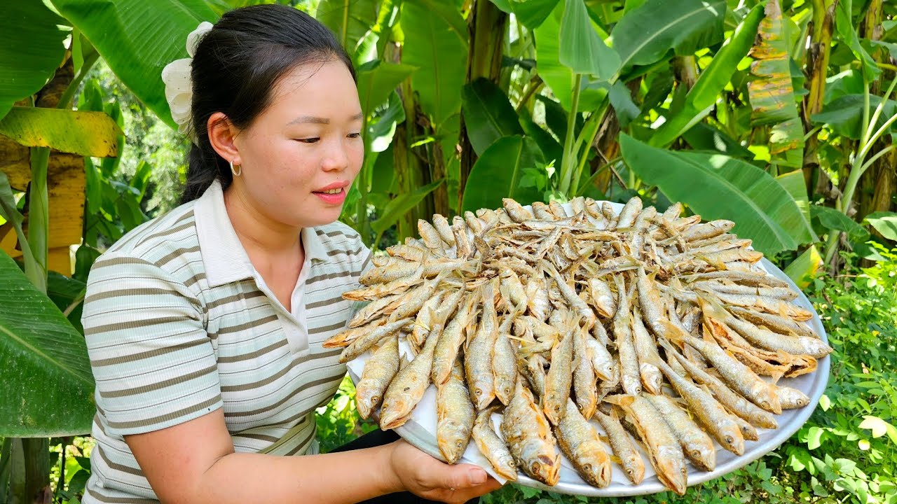 How to Fry Crispy and Delicious River Fish with Garlic and Chili Fish Sauce to Sell at the Market.