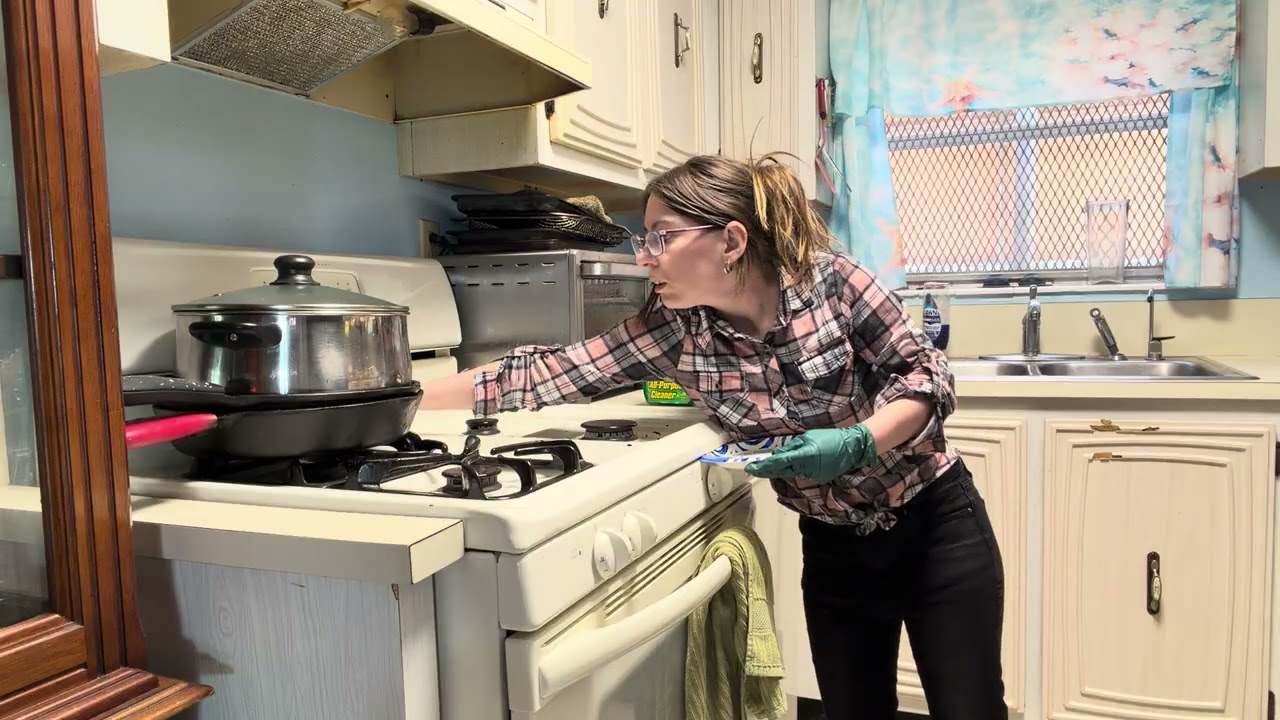 ASMR! Cleaning Vlog!🧽🧼🦠Cleaning The Kitchen & Laundry!
