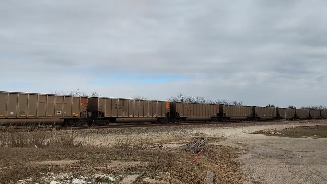 Last video from the chase of the BNSF Wb empty TXGN coal with BNSF 6075 trailing. Coleman,Tx. 01/26