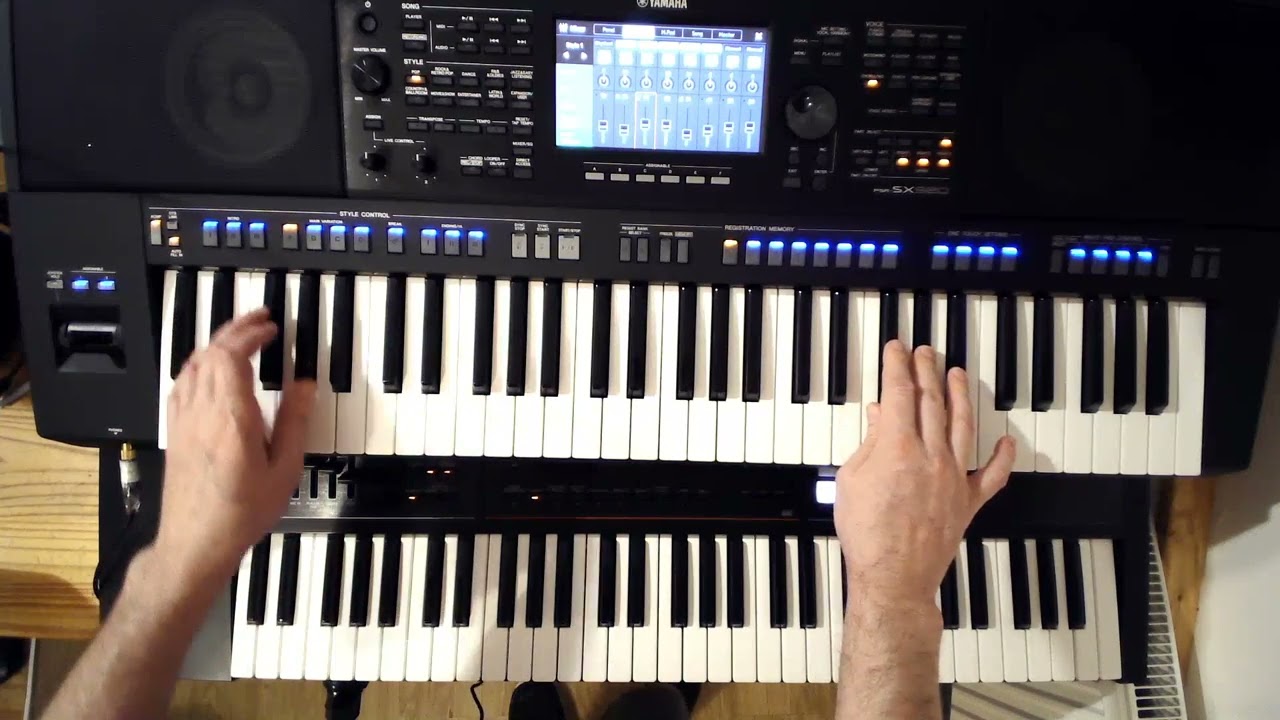 Jiří Zmožek - Už mi lásko není 20 let LIVE keyboard instrumental cover