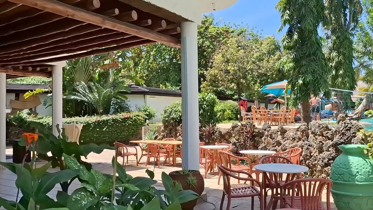 Travellers Beach Hotel in Kenya 