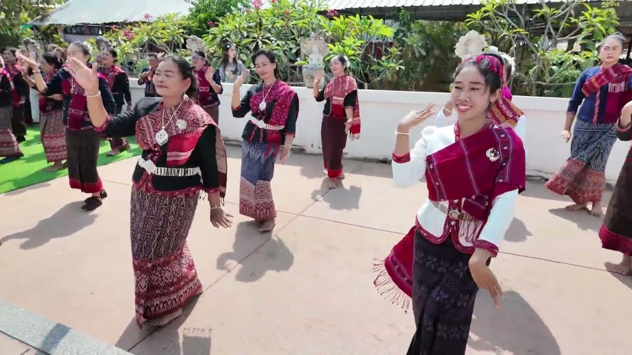 บวงสรวงพระธาตุเชียงสา อ.ยางตลาด กาฬสินธุ์ นางรำกลองยาว#ประเพณีอีสาน #ท่องเที่ยวเชิงวัฒนธรรม #ม่วนๆ