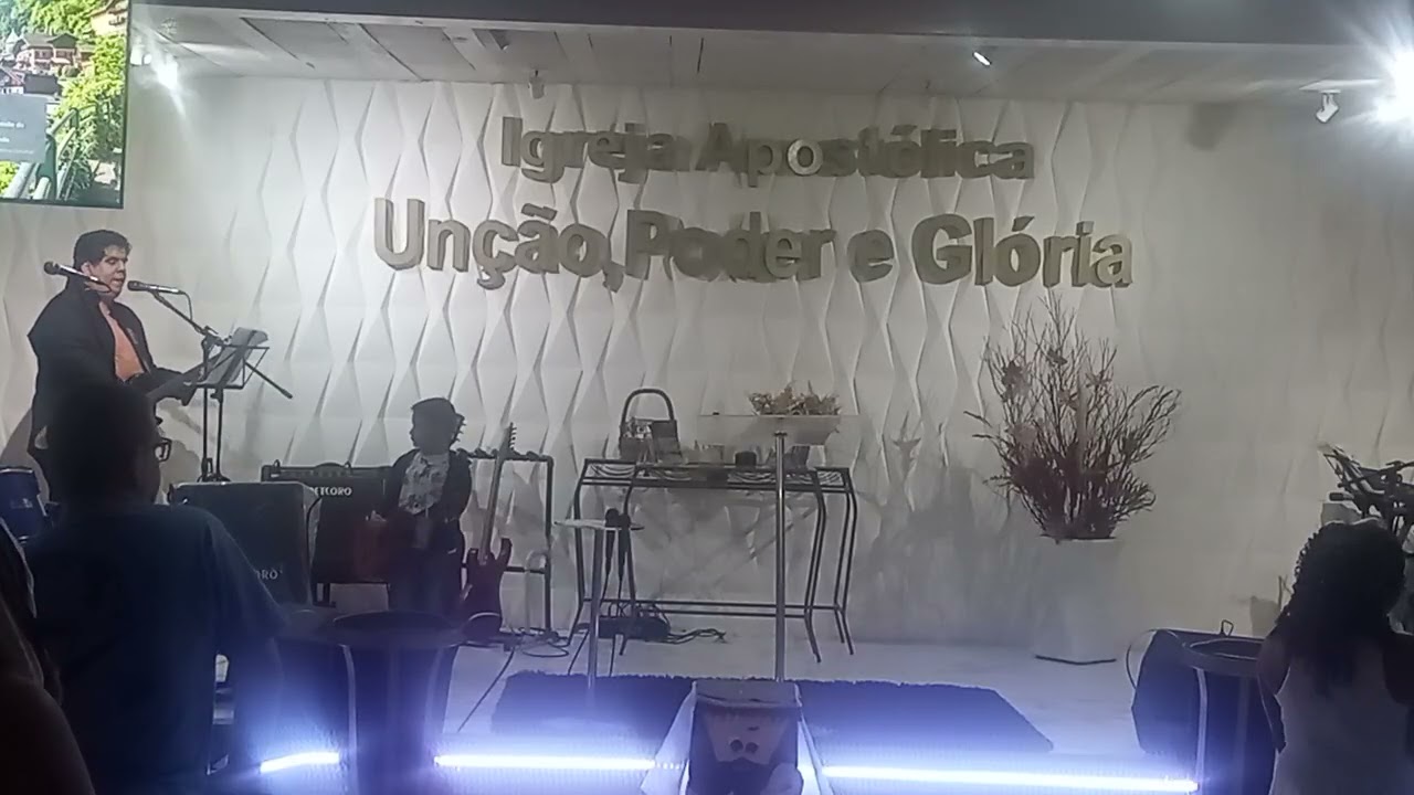 Ministério de louvor som solene adorando ao Senhor 
