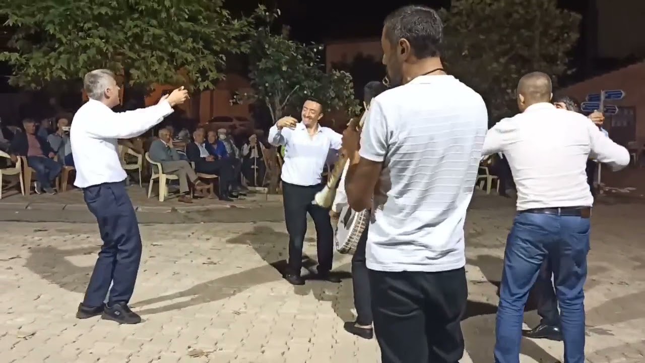 piyanist İlhan ve gurubu İnegöl iletişim 05300956278