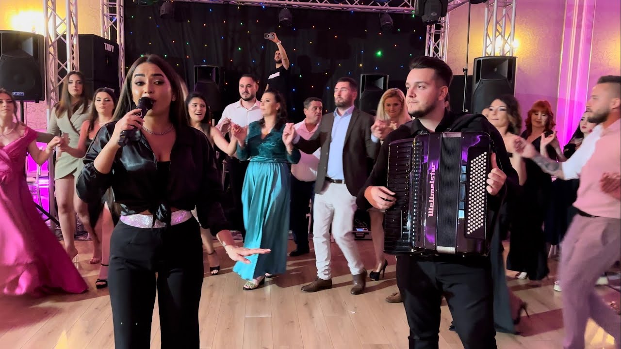 Orchestra Denisa Răchită - Colaj hore LIVE ( Femeia frumoasă, Mănânc dragoste pe pâine)
