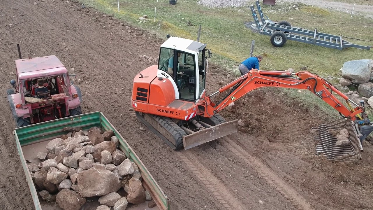 Stenplockning med grävmaskin