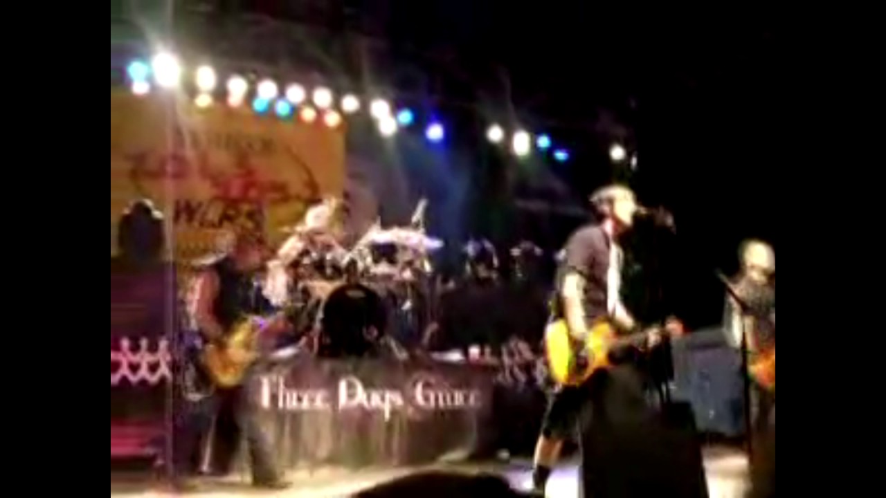 Three Days Grace Live at LRS Fest, Waterfront Park, Louisville, KY 9. Sept 2006