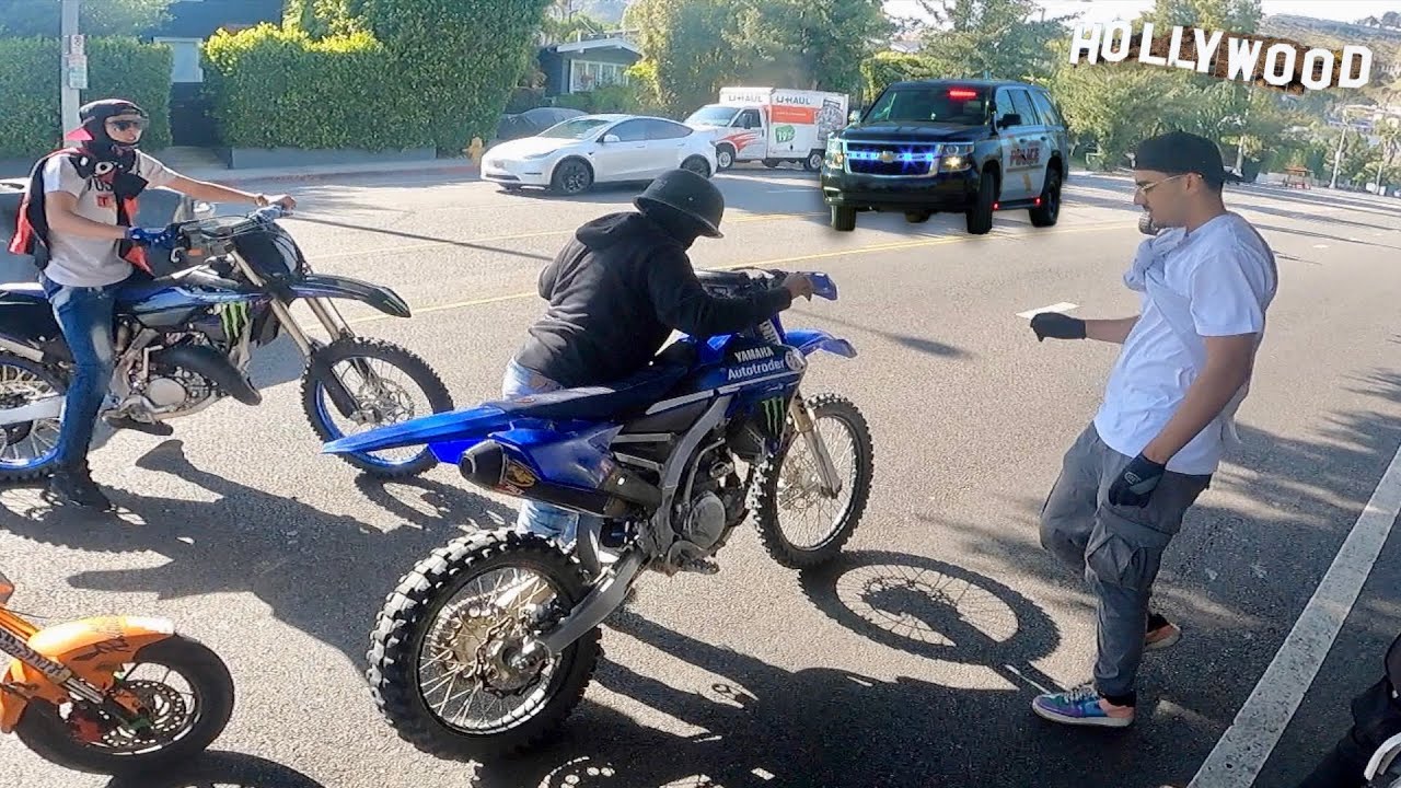 BIKE CUTS OFF BEFORE POLICE CHASE! * HOLLYWOOD BLVD *