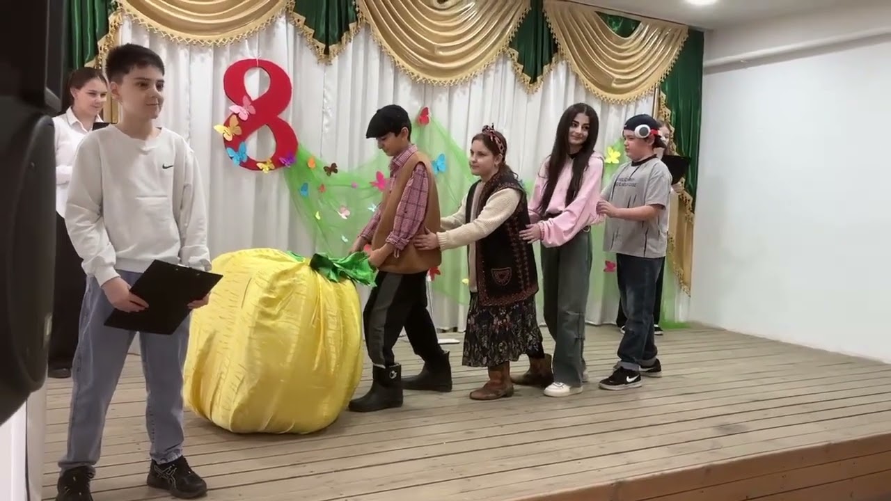 Ставропольский край, ст- ца Курская, школа номер 25 Винсовхоза, , сценка 