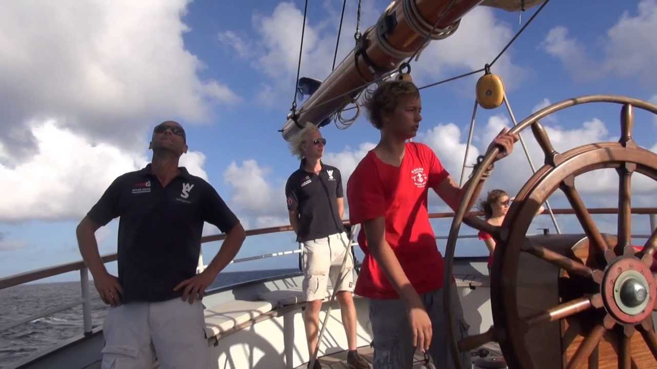 Zeilend schoolschip Wylde Swan