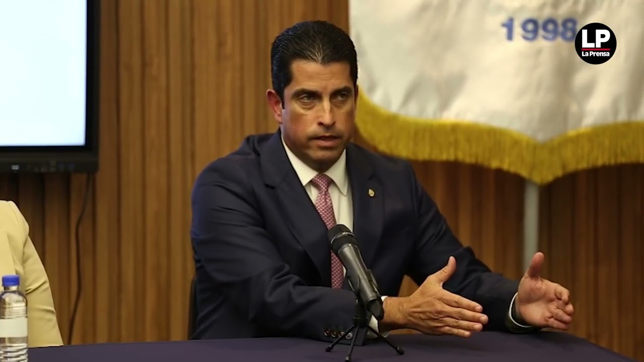 El ministro para Asuntos del Canal explica la estructura de los contratos de Balboa y Cristóbal
