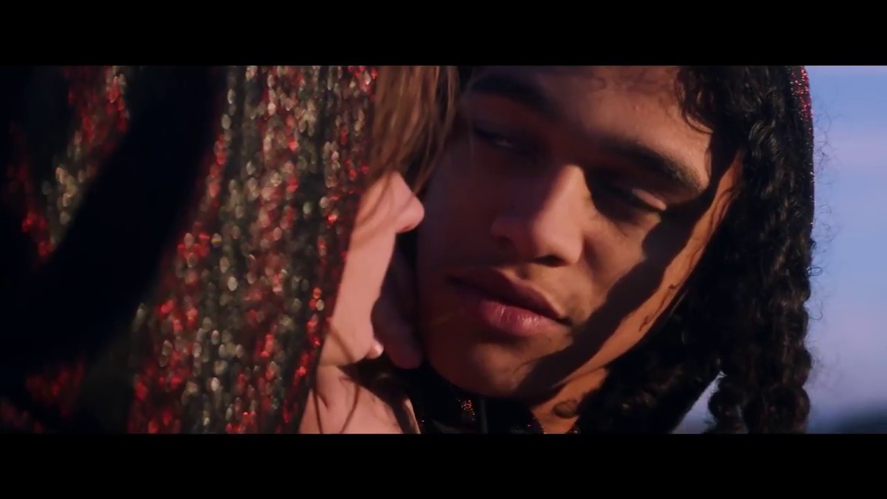 Steve Aoki & Louis Tomlinson - Just Hold On [Official Music Video]