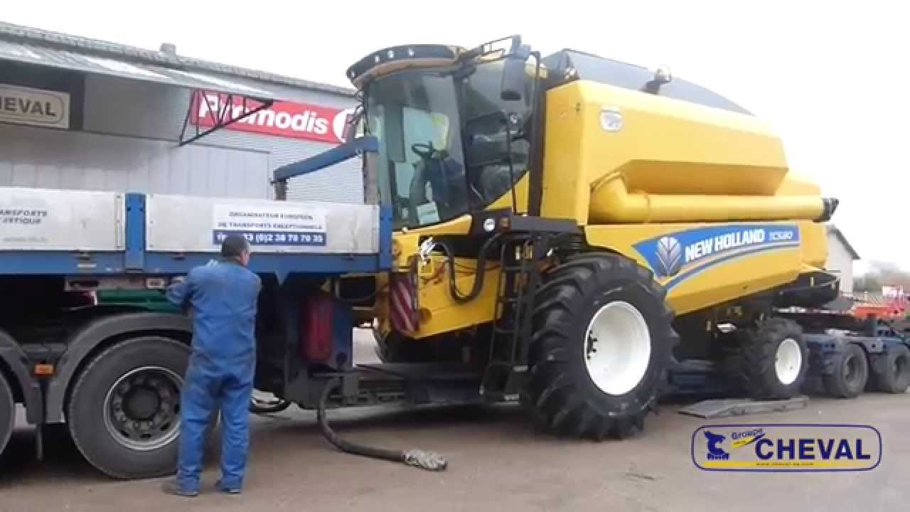 Déchargement d'une moissonneuse-batteuse New Holland TC5.80