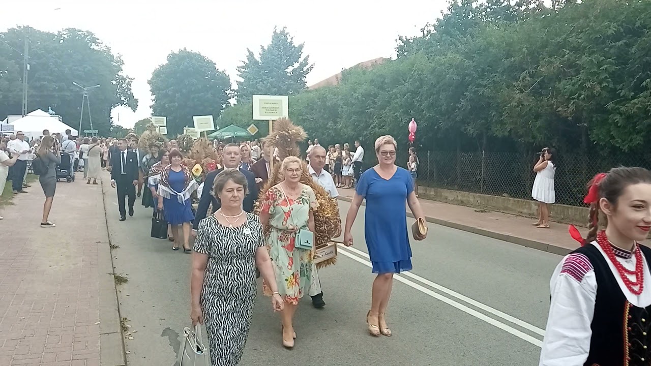 Powiatowo-gminne dożynki w Ceranowie. Korowód