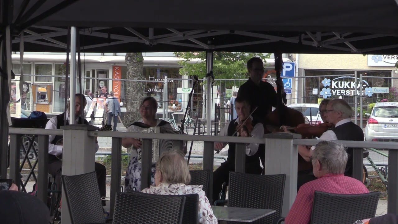 KOMIA : Lokakuun Polkka - Salonkylän Polkka