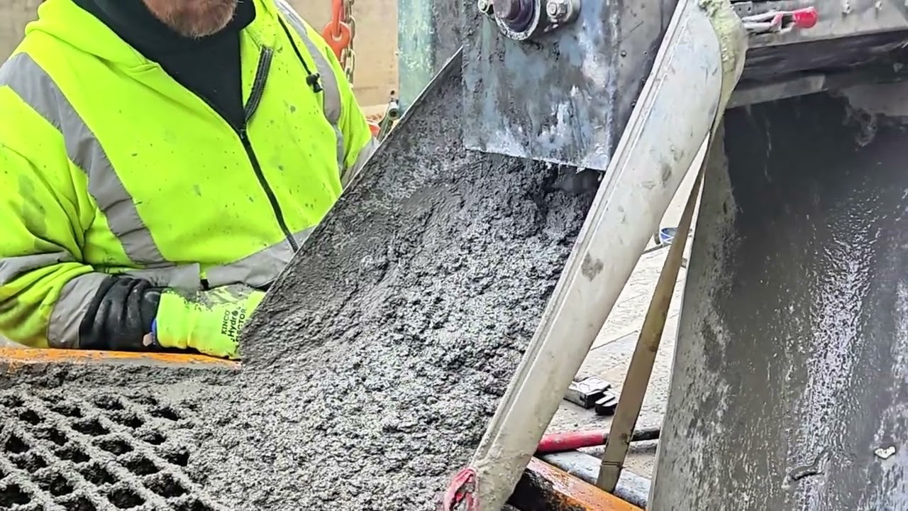 CMS 7 Super Sack Mixer In Action
