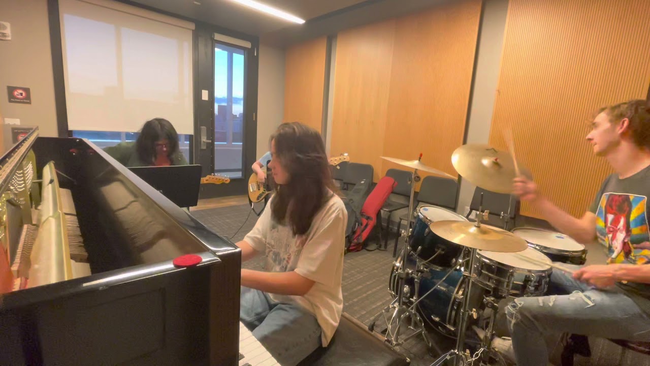 Berklee kids play the Club Penguin Pizza Parlor song