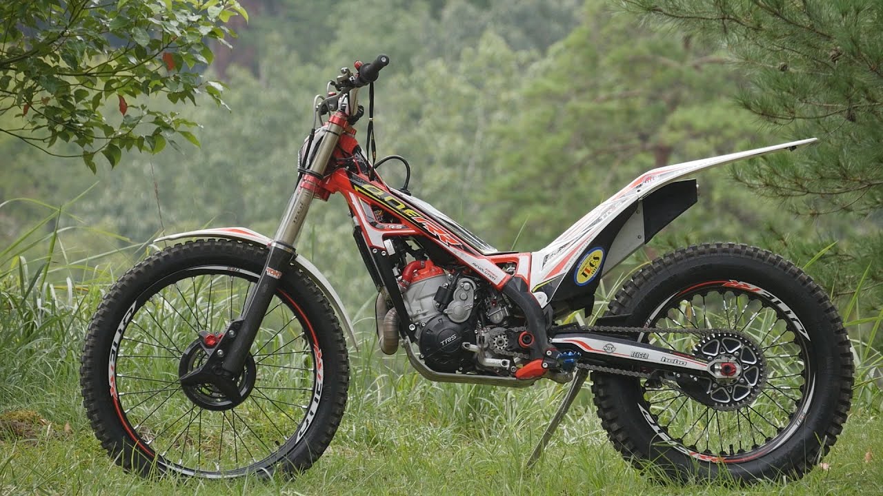 最新トライアルバイクに圧縮を落とすパーツを入れてみるとどう変わるのか？？セル付き250ｃｃ公道走行可能