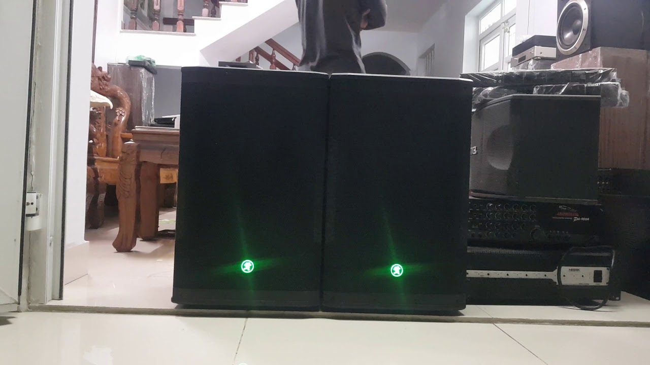 Loa Mackie SRM550 liền c&ocirc;ng suất 1600w, bass 30 m&agrave; thả như bom...lh e: 0979279558