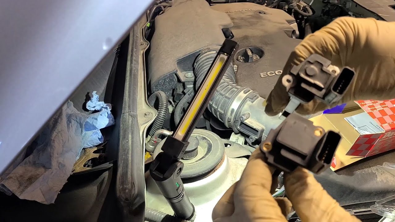 Замена датчика массового расхода воздуха Chevrolet Malibu 2.5l 2013 года