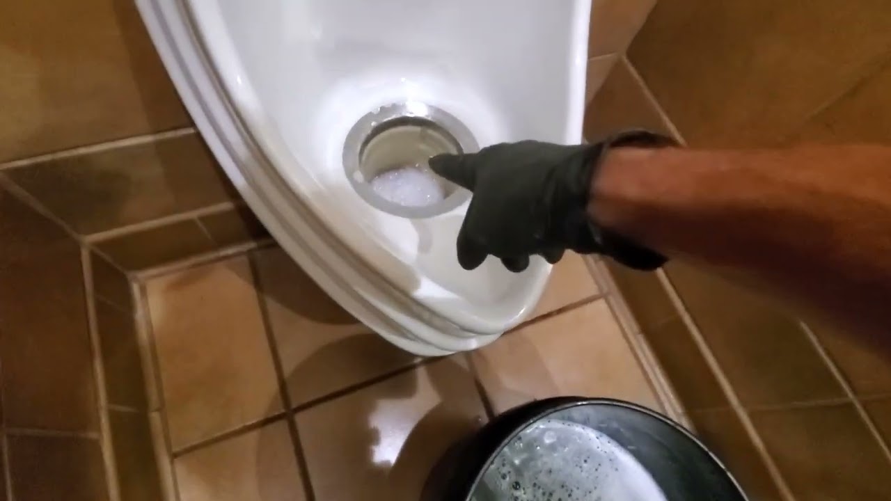 Как починить писсуар без воды, который не сливает воду