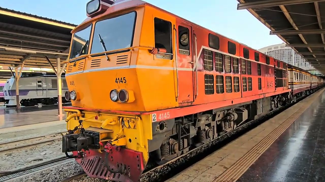 #SRT Multiple Afternoon Departures From Bangkok Train Station & National Anthem 🚉🇹🇭