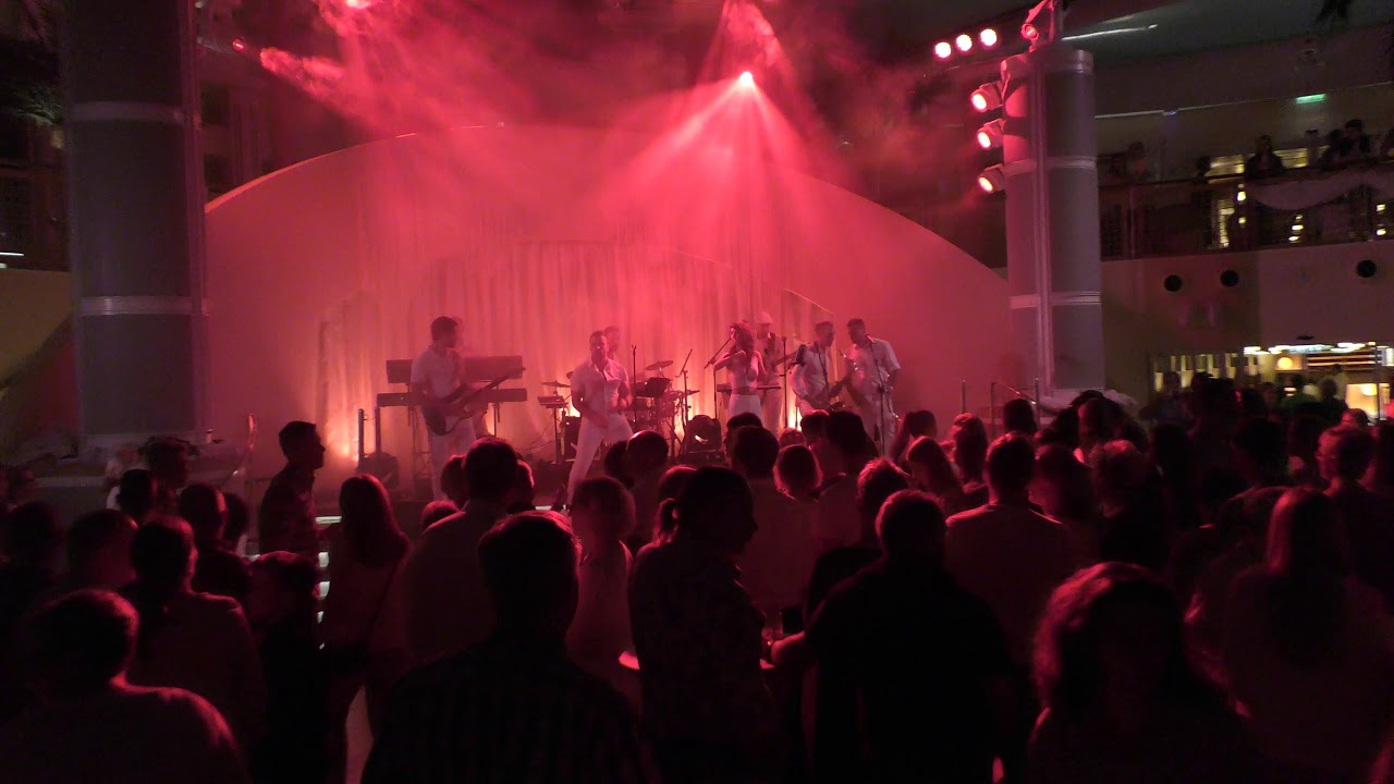 AIDAprima Beach Club Party mit der Band Fireworks