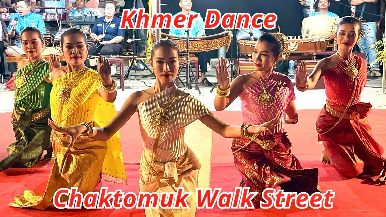 Chatomuk Walking Street Phnom Penh | Street Performances & Nightlife 2026