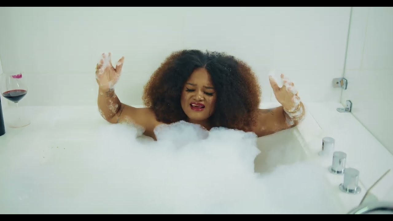 Edmázia Mayembe - Eu Quero Saber (Video Oficial)