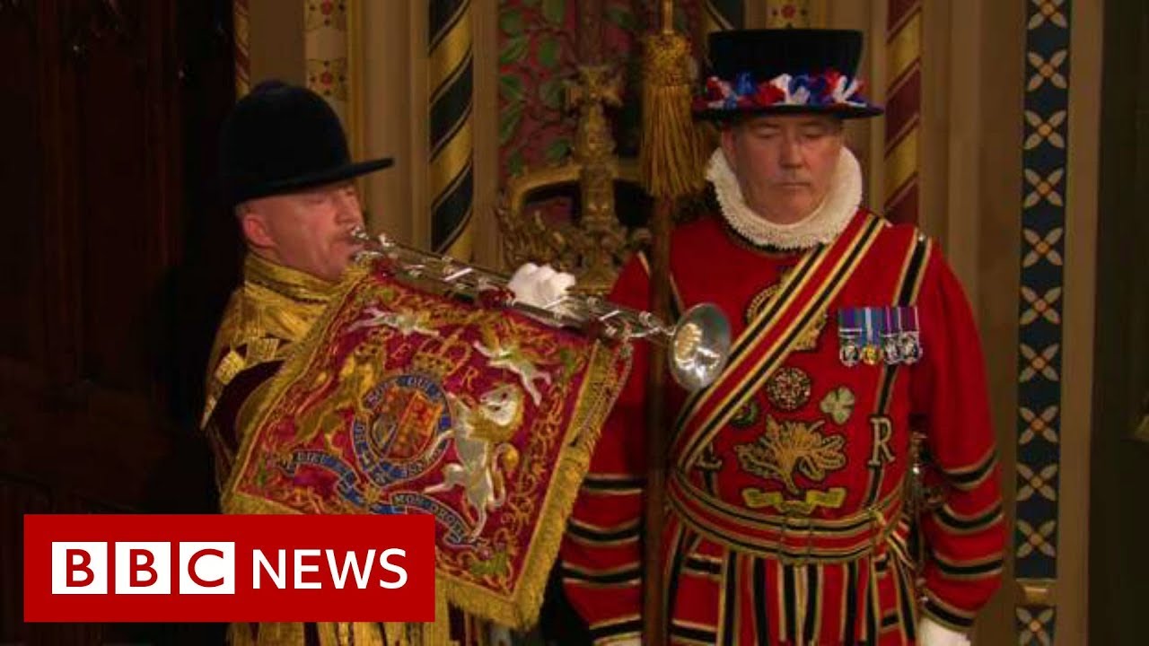 Queen's Speech: Fanfare announces start of procession - BBC News