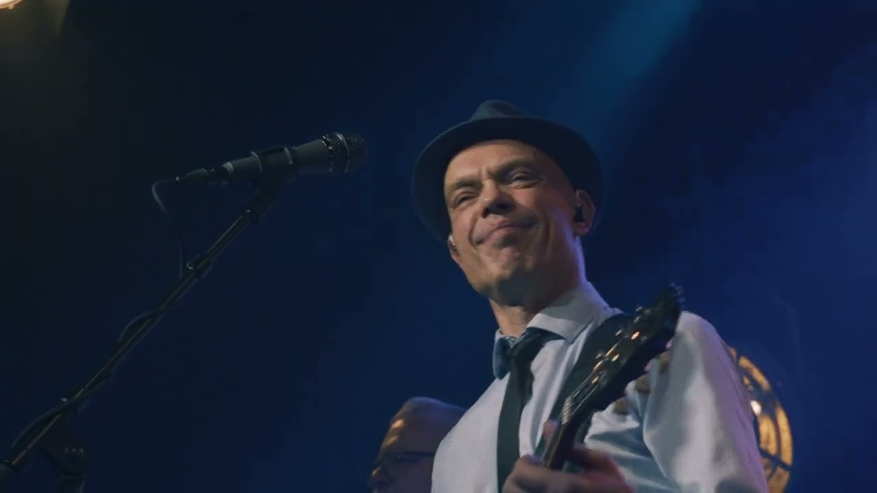 Thorbjørn Risager & The Black Tornado - Hold My Lover Tight (Live At Hotel Cecil)