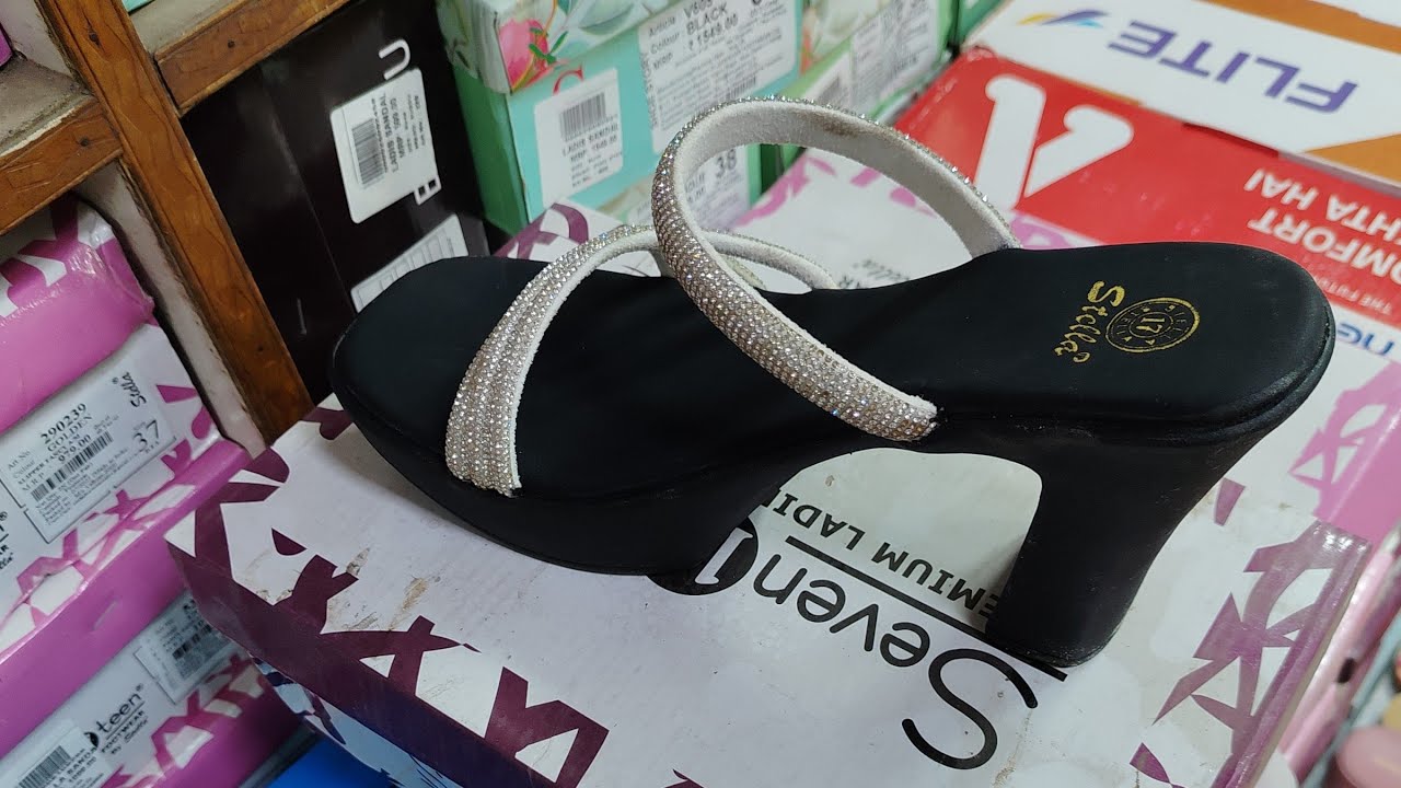 Welcome to queen Vlog Yahan Aapko milenge latest footwear trends stvlish sneakers ⛸️⛸️⛸️⛸️⛸️