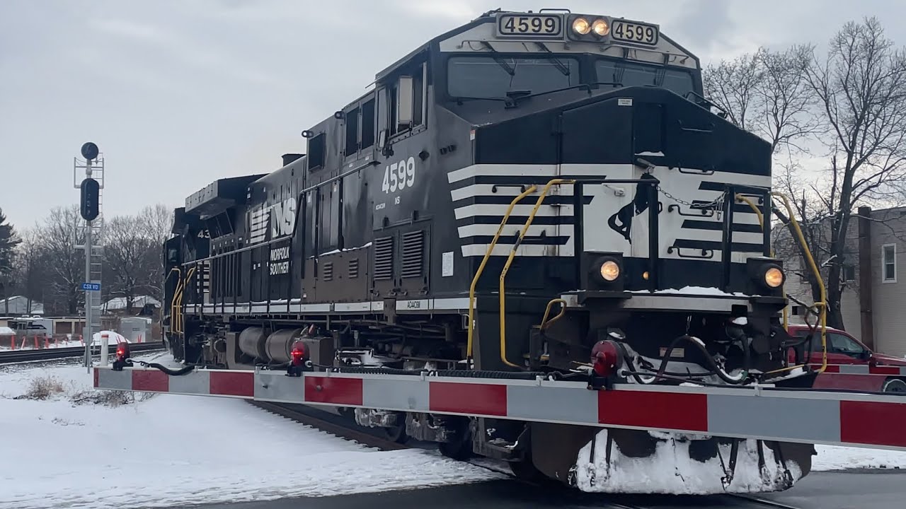 Railfanning During Uticas 45th Annual Train Show And Railfanning Voorhessville NY! 
