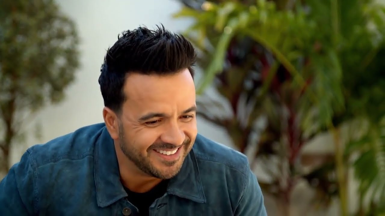 Luis Fonsi su infancia, familia y la relación con su abuelo. De Tú a Tú, 2022
