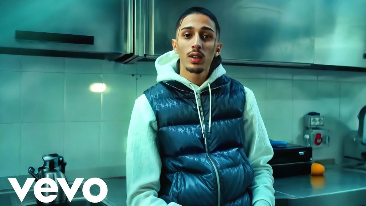 Jul ft. Morad, Baby Gang - Jolie (Official Video)