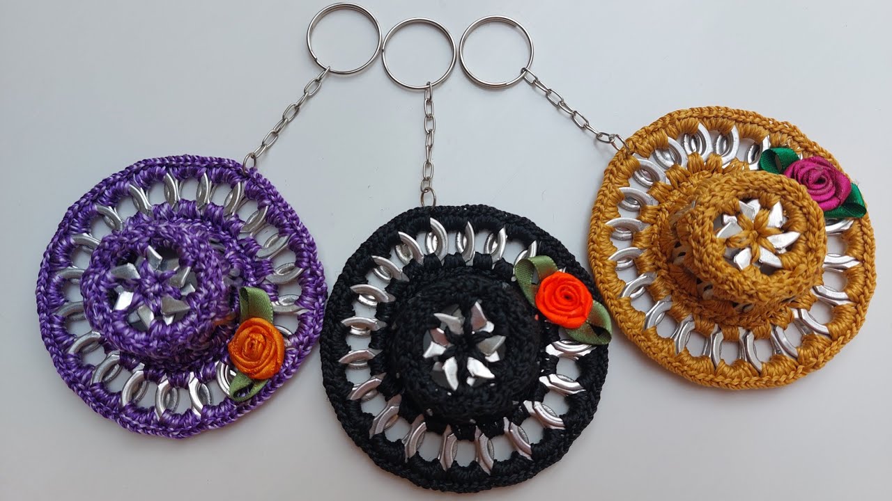 CHAVEIRO CHAPÉU EM CROCHÊ COM LACRES DE LATINHA