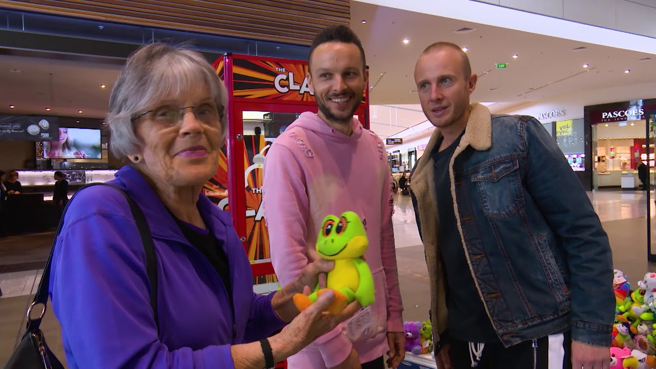 Jono and Ben attempt to clean out a claw machine (Part 2)