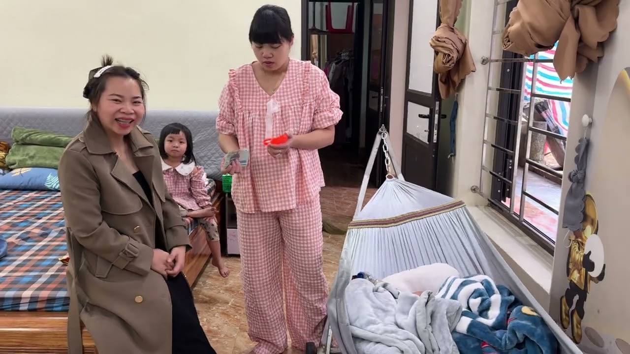 Gì Hoài Mua Vàng Để Tặng Cho Hai Anh Cò Nhà Bá Sen