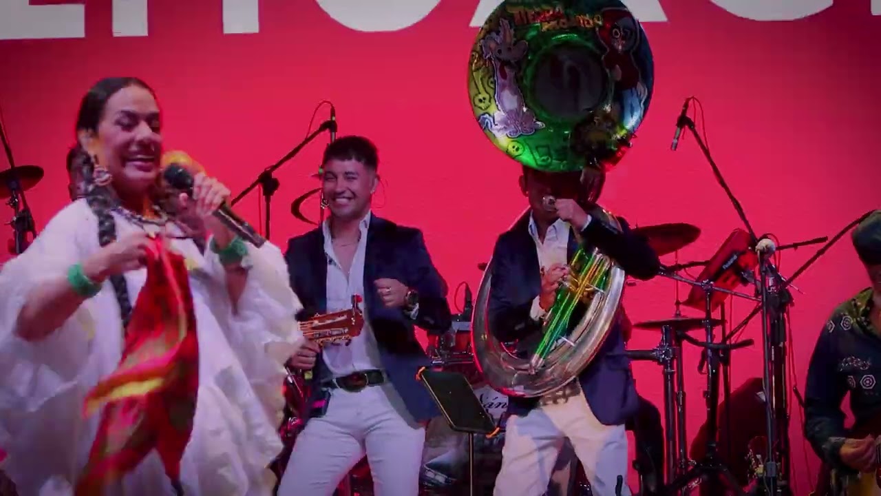 Lila Downs ft Banda Tierra Mojada - Son del chile frito