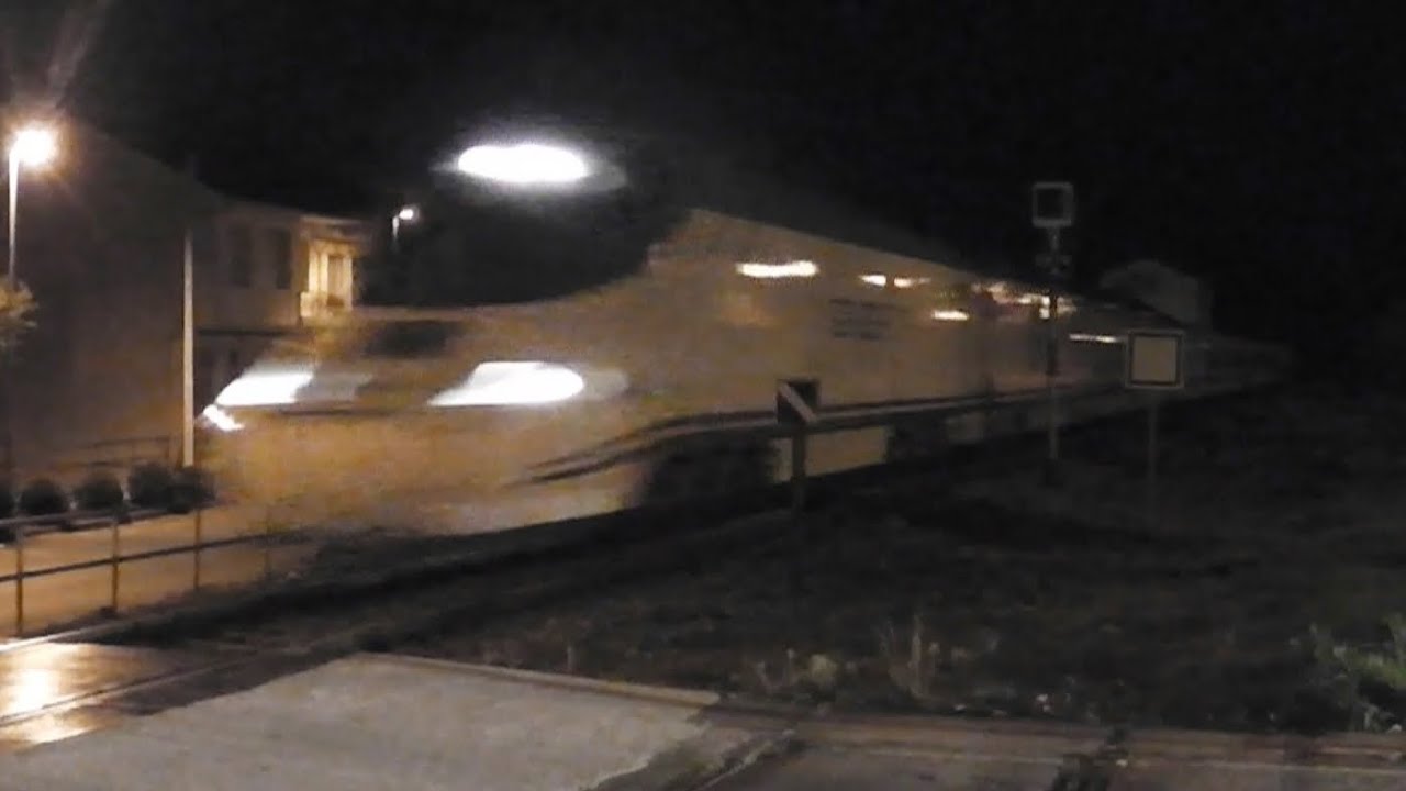 Tren Hotel Talgo VII A Coruña Barcelona y Talgo híbrido S-730 Madrid Ferrol